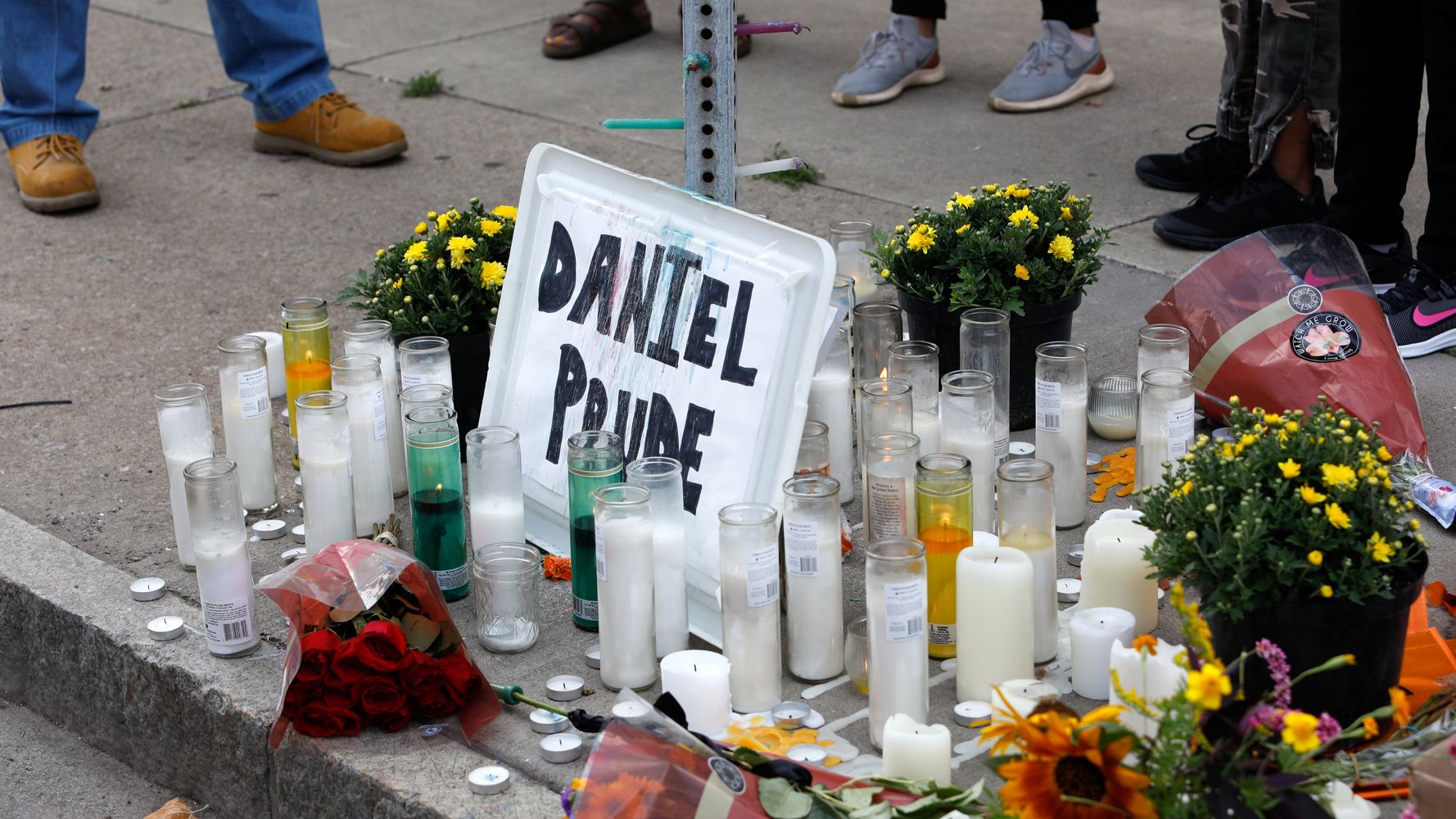 WATCH: Mayor Suspends Rochester Police Officers Involved In
Suffocation Death Of Black Man 1
