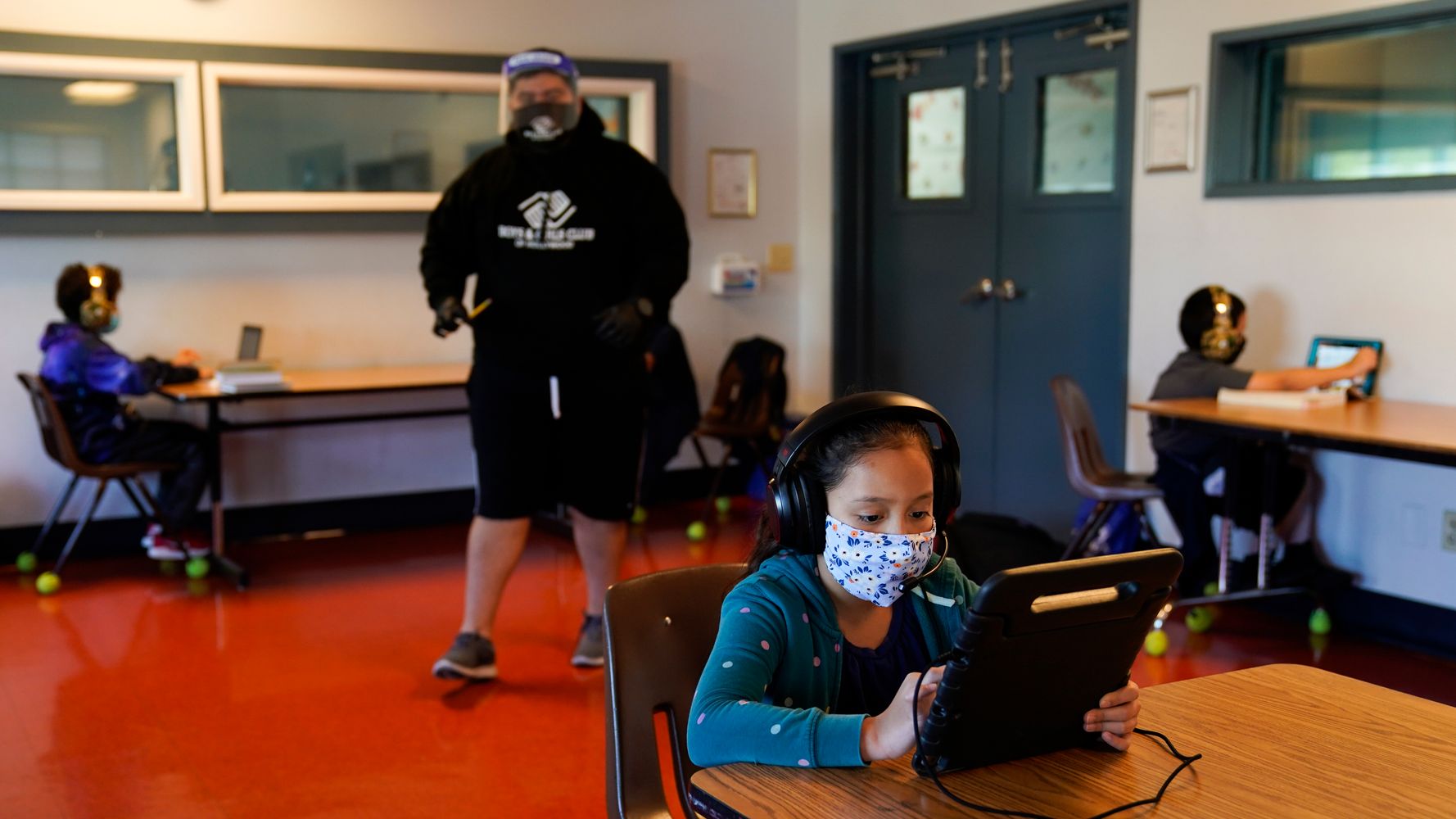 Coronavirus Live Updates: Italian Schools Finally Reopen
After 6-Month Closure 1