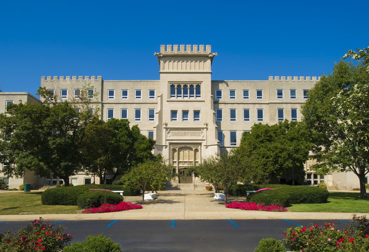 Bradley University enacts 2-week quarantine for all students
and bans social gatherings as COVID-19 clusters emerge on Peoria
campus 1 Bradley University enacts 2-week quarantine for all students
and bans social gatherings as COVID-19 clusters emerge on Peoria
campus 1