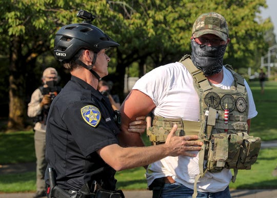 Two Oregon men arrested for allegedly attacking
counter-protesters at pro-Trump rally 1