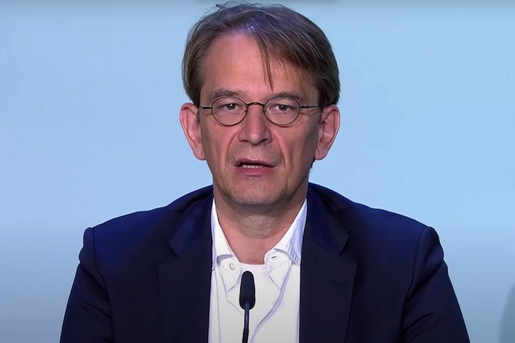 OVER 500 GERMAN DOCTORS AND SCIENTISTS QUESTION OFFICIAL
COVID-19 STORY – ‘IT IS HIGH TIME THAT WE TOOK THIS INTO OUR OWN
HANDS’ 1