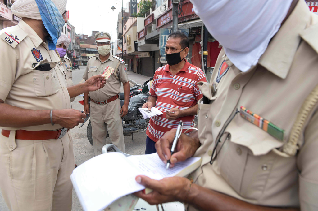 UK hits highest daily COVID-19 rate since May, India breaks
own global record 1
