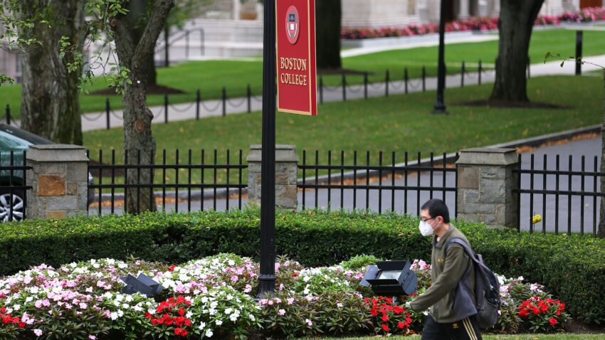 A list of COVID-19 outbreaks at New England colleges 1