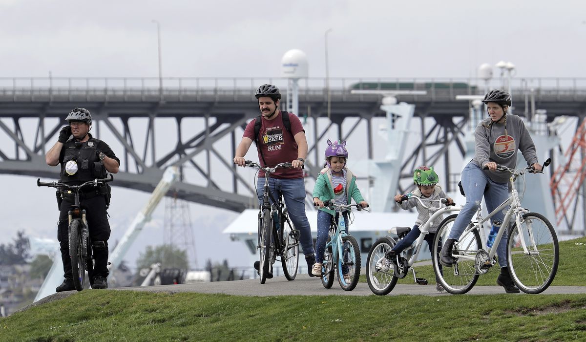 Seattle closes Gas Works Park to Sean Feucht Ministries
Christian rally amid left-wing protests 1