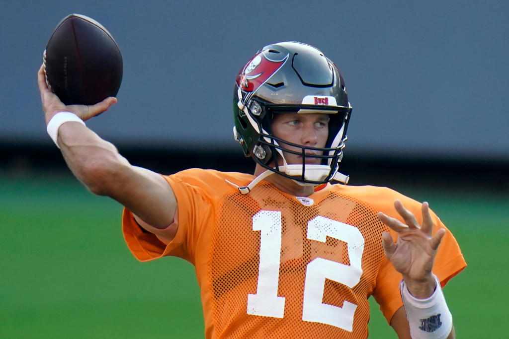 Week 1 NFL Picks: Tom Brady-Drew Brees duel highlights
opening games 1