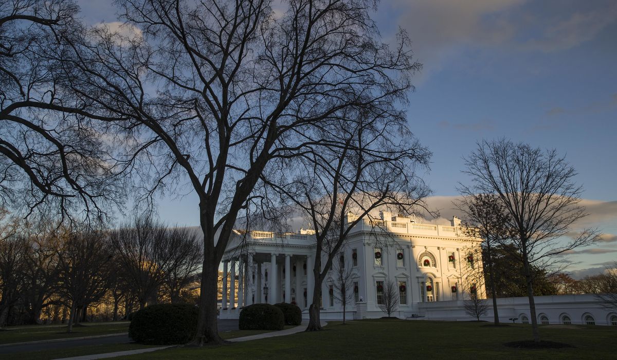 White House to resume limited public tours; masks
required 1