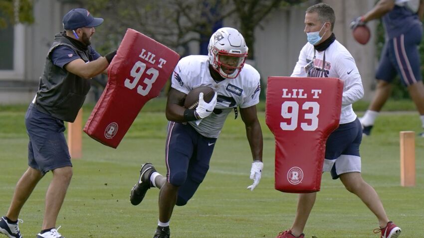 Patriots place Damien Harris on IR and sign J.J.
Taylor 1