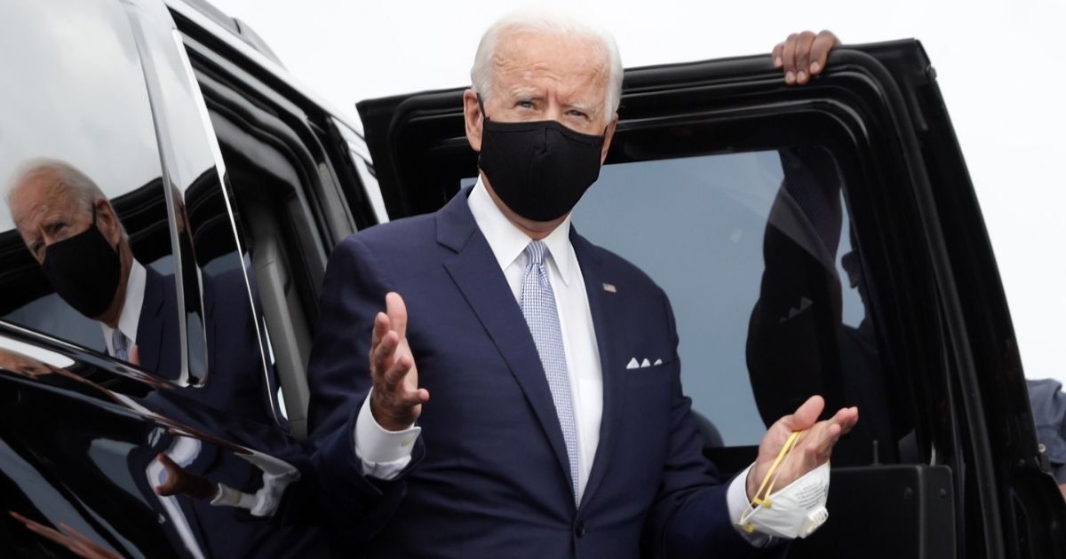 Trump on Biden: ‘Did You Ever See a Man That Likes a Mask as
Much as Him?’ 1