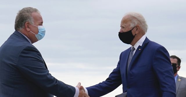 Leading by Example: Joe Biden Breaks Coronavirus Rules,
Shakes Hands in Wisconsin 1
