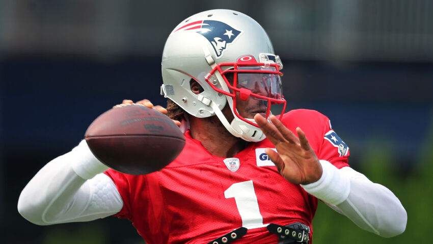 What oddsmakers are saying about the Patriots this
season 1