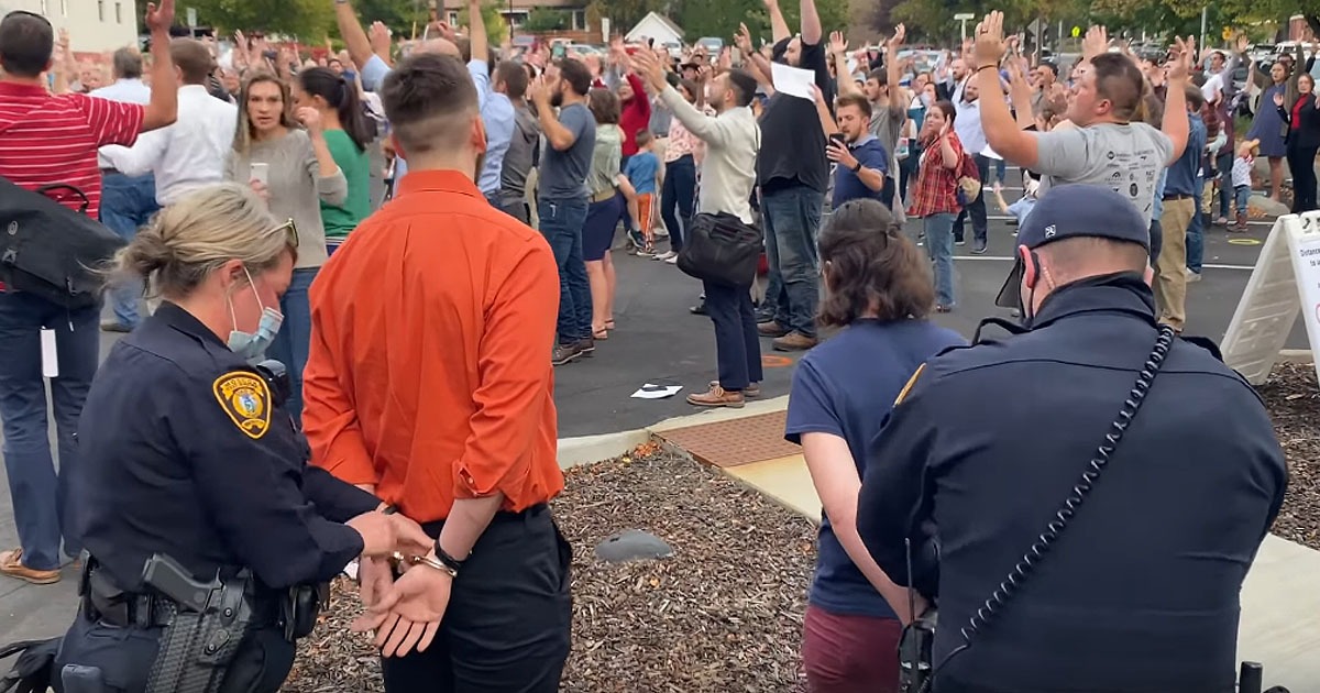 VIDEO: Police Arrest Christians for Singing Hymns, Cite Mask
and ‘Social Distancing’ Violations 1