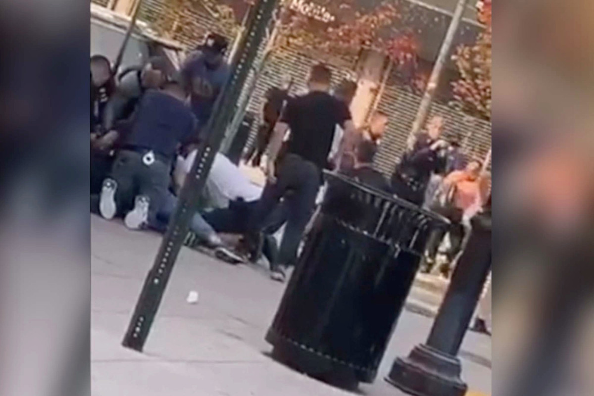 Man arrested after opening fire on officers during chase on
Yonkers street 1