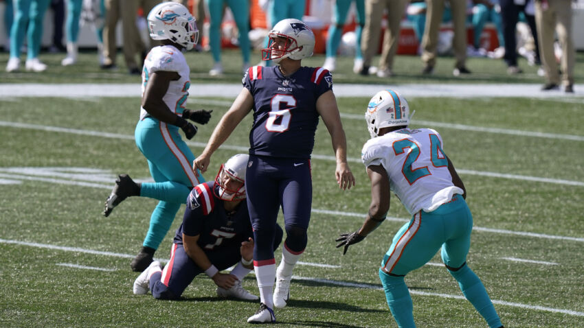 Patriots add Nick Folk, Myles Bryant to 53-man
roster 1