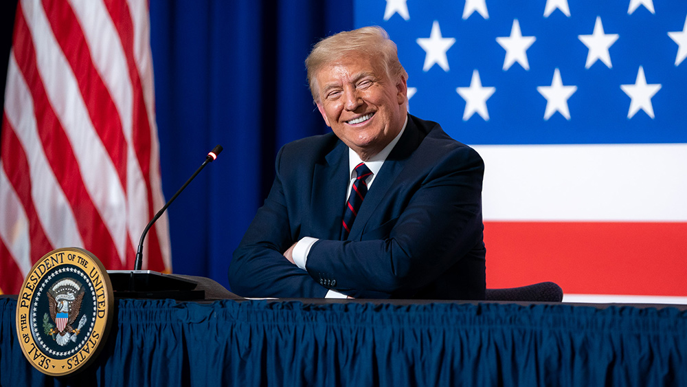 Trump administration demanding nationwide rollout of
COVID-19 vaccines by Nov. 1 1