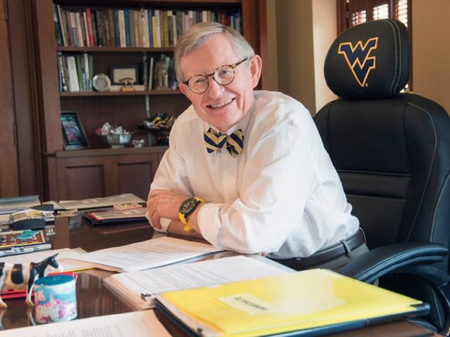 West Virginia U. President Gordon Gee Requires Students to
Wear Masks - but Doesn't Wear One Himself 1