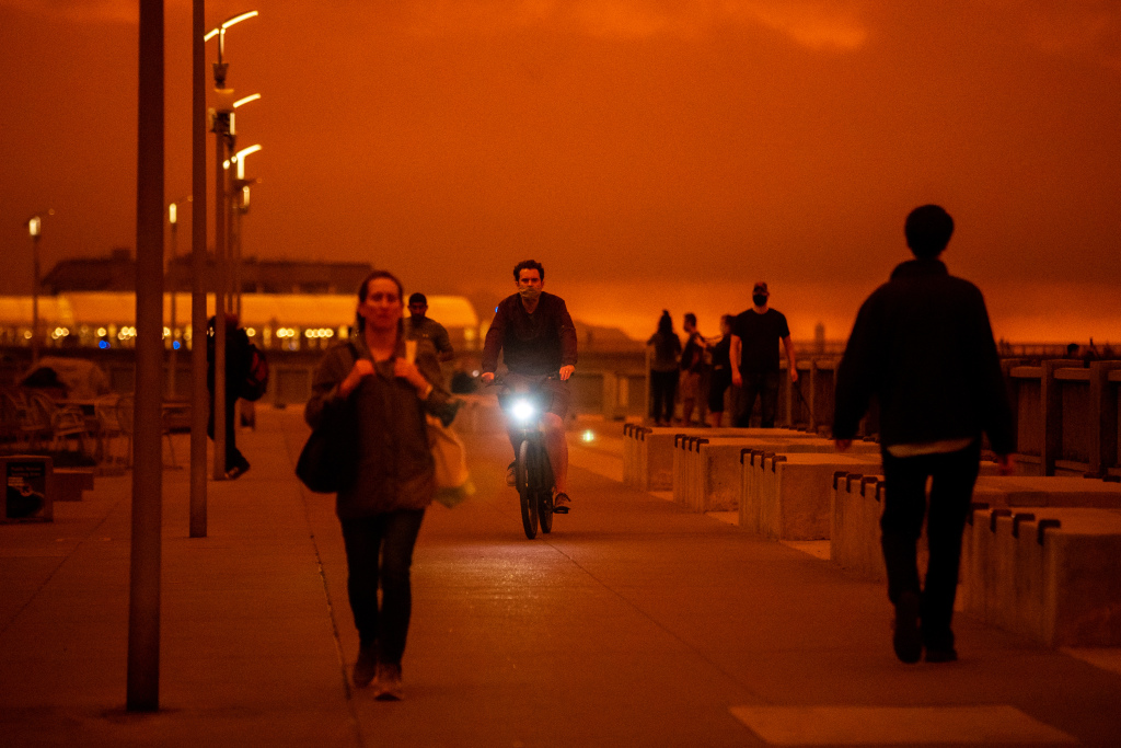 Air pollution from the wildfires can make people more
vulnerable to coronavirus, doctors say 1