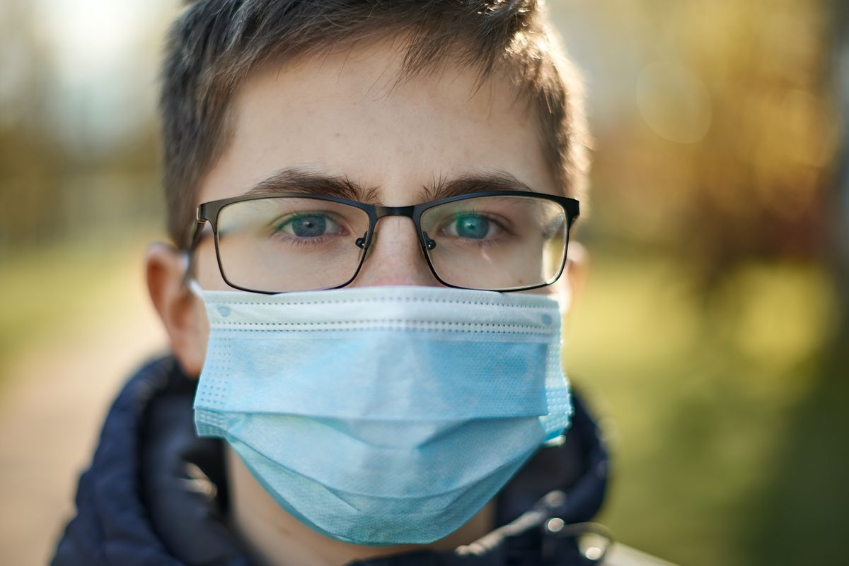 Small study implies wearing glasses could protect against
coronavirus 1