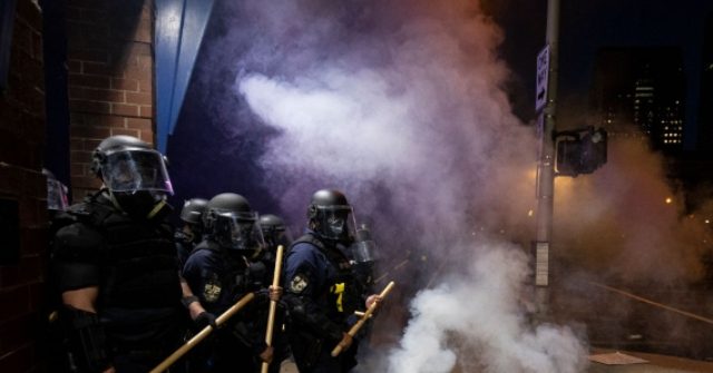 WATCH: Louisville Rioters Attack Police as They Try to
Extinguish Fires 1