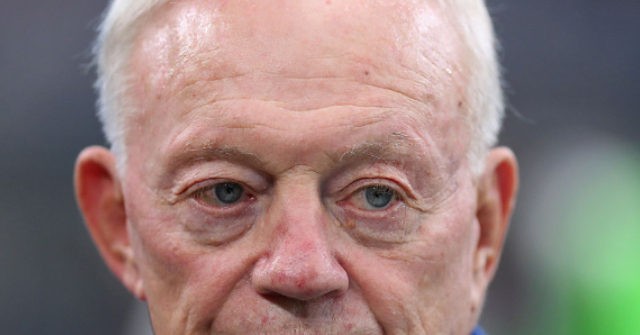 'Very Genuine': Jerry Jones Not Upset by Cowboys Anthem
Protest 1