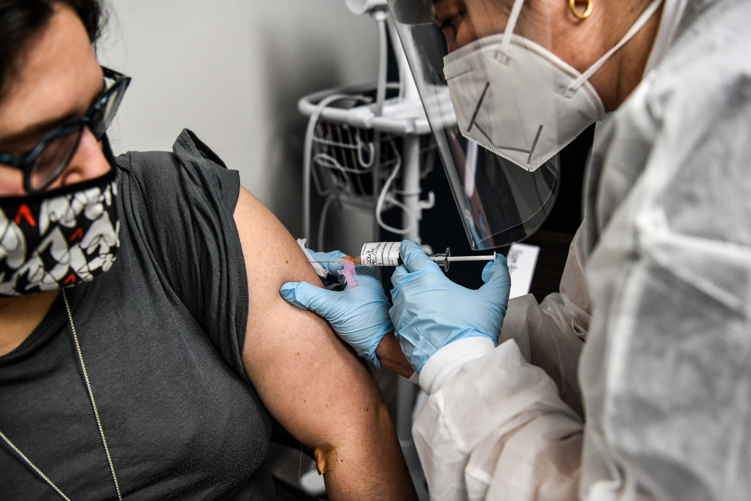 COVID-19 Vaccine Breakthrough: Pfizer Reports Huge Success
Rate 1