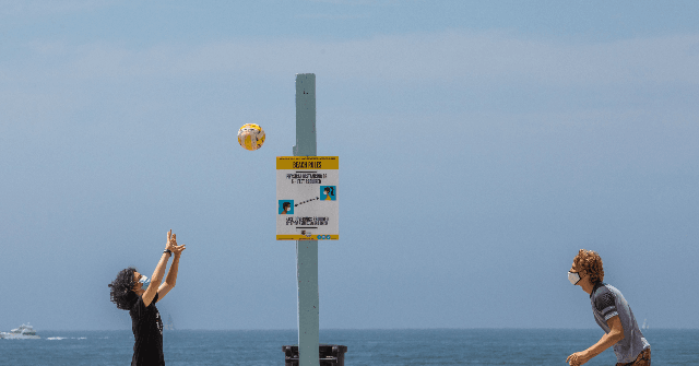 Miami-Dade Labor Day Beachgoers, Businesses Could Face Fines
for Mask Violations: 'Mask Up or Pay Up' 1