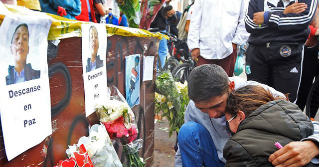 Colombia: Seven Dead, Hundreds Injured as Rioters Burn
Dozens of Police Stations 1