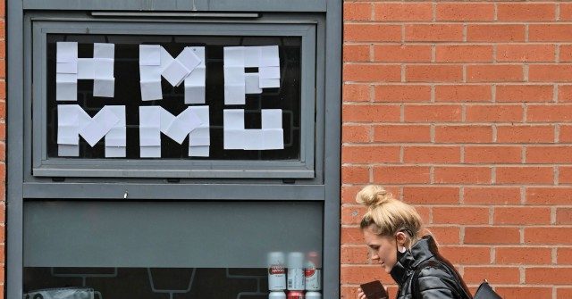 UK Uni Students Say They Are Being 'Imprisoned' in Dorms
over Coronavirus 1