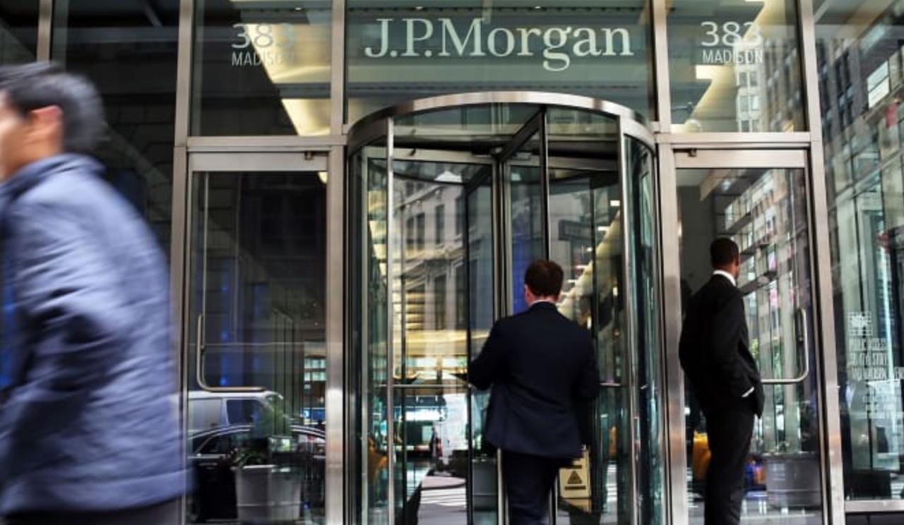 JPMorgan Traders Complain Bank Didn't Warn Them About Recent
COVID-19 Outbreak 1