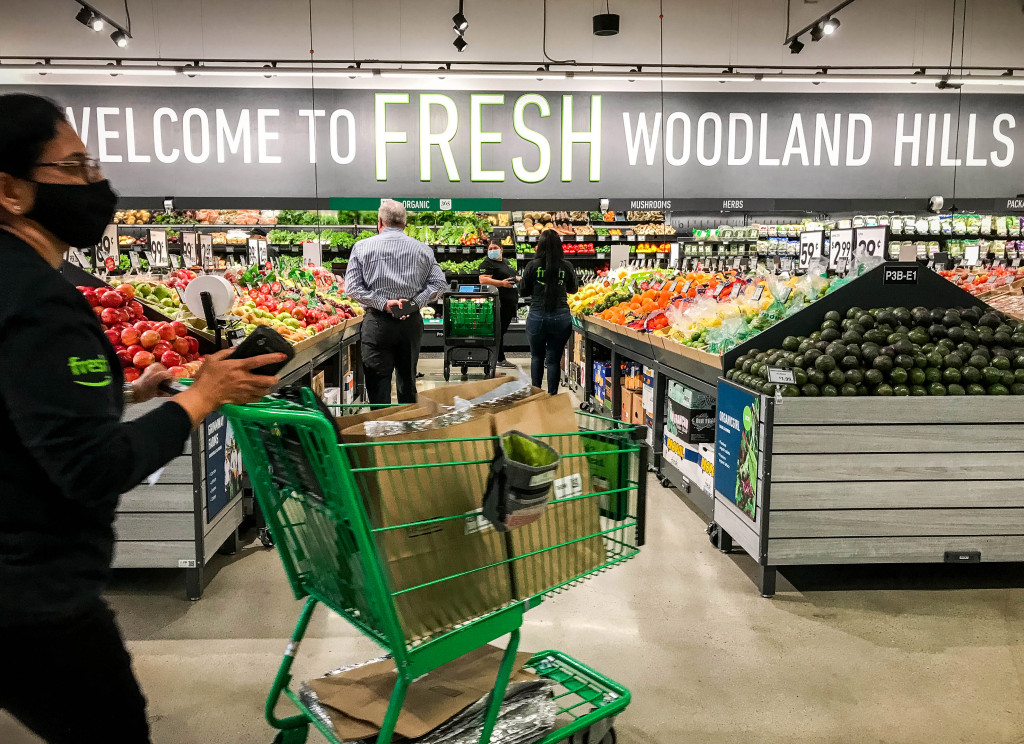 Grab a ‘smart cart’: First Amazon Fresh opens to public in
Southern California 1