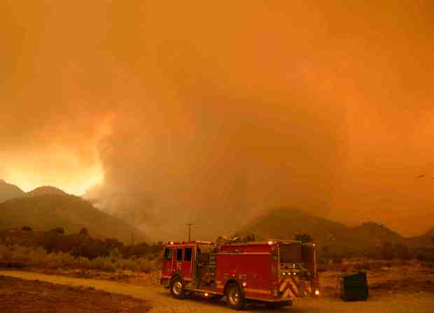 Experts say wildfire smoke can make people more susceptible
to COVID-19 1