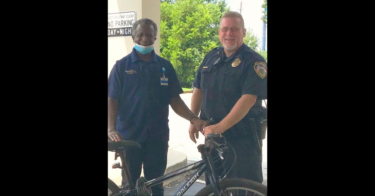 Police officer gives up own bike to Walmart employee who was
victim of theft 1