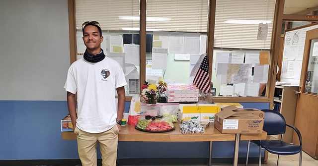 Teen Who Fed Columbus Officers Working Protests Delivers
Meals to Cleveland Police 1