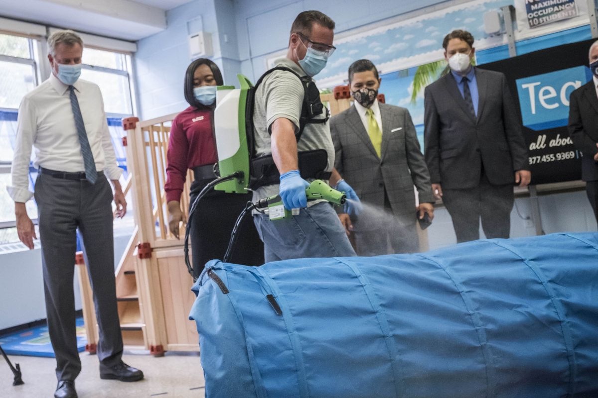 Calling most COVID cases a ‘very temporary reality,' de
Blasio launches ‘Situation Room’ for NYC schools 1 Calling most COVID cases a ‘very temporary reality,' de
Blasio launches ‘Situation Room’ for NYC schools 1