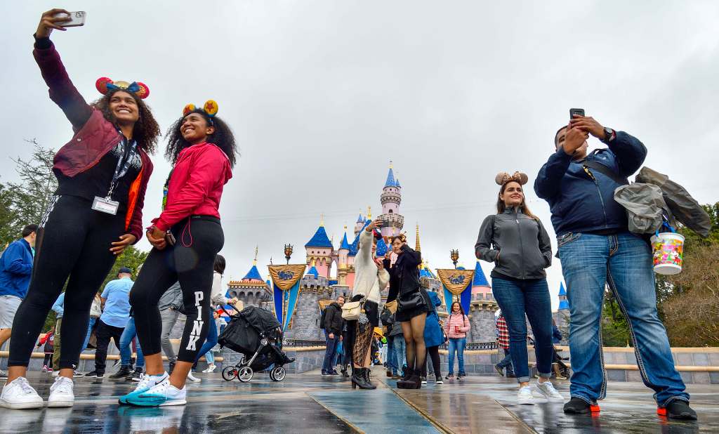 California ‘very close’ to reopening Disneyland and other
theme parks, state official says 1