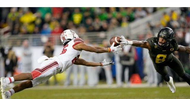 Donald Trump Pushes Pac-12 College Conference to Reopen
Football 1