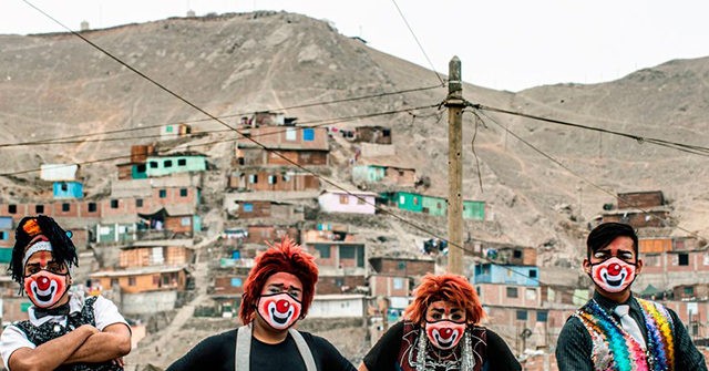 Peruvian Clowns Arrested for Attending Funeral Service for
Colleague Who Died of Coronavirus 1