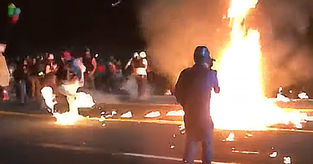 VIDEO: Portland Rioter Tries To Throw Molotov At Police,
Sets Self On Fire 1