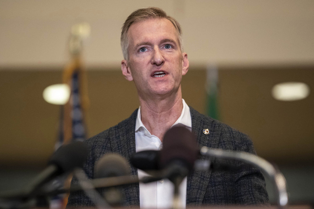 Portland Mayor Ted Wheeler moves to escape protester
violence — but businesses can’t 1