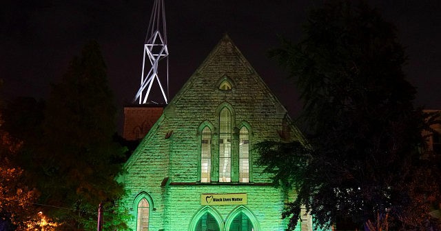 WATCH: Louisville Protesters Gather at Unitarian Church to
Stay Out Past Curfew 1