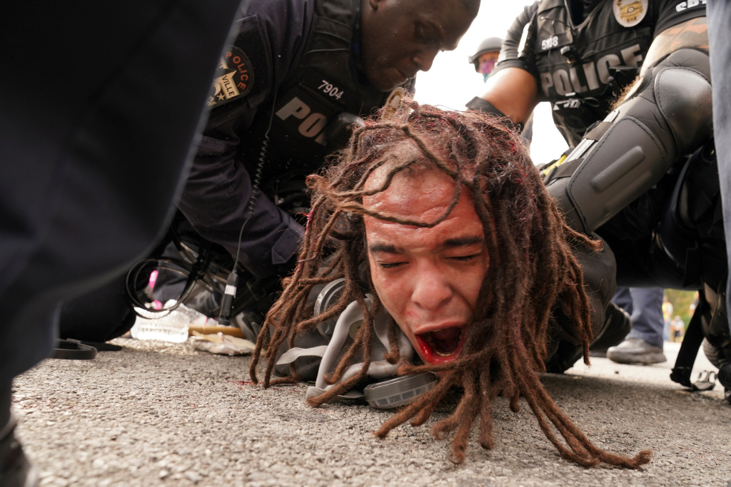 Photos: Scenes from the Louisville protests after no
officers charged in killing of Breonna Taylor 1