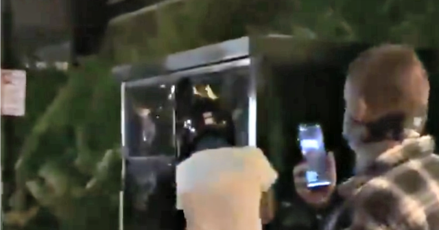 WATCH LIVE: Unlawful Assembly Declared as Louisville
Protesters Break Windows 1