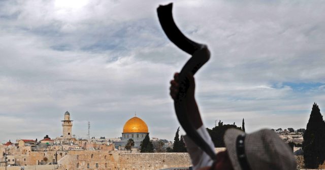 Los Angeles County Faces Criticism for Singling Out Jews in
Coronavirus Restrictions 1