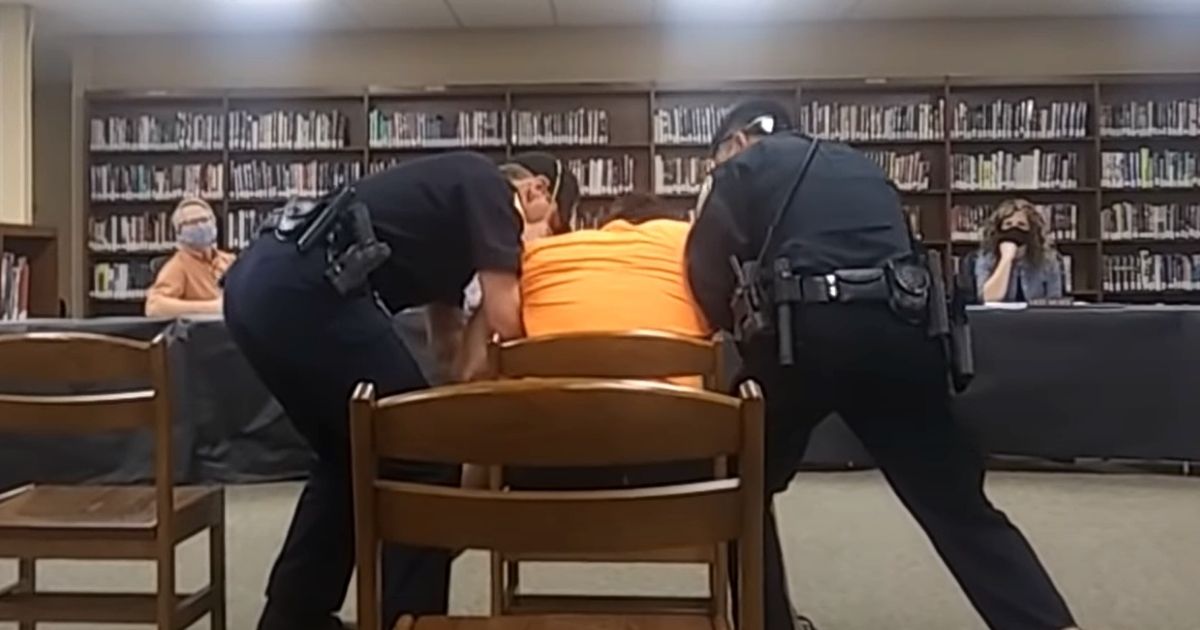 Police haul man out of library for not wearing mask during
meeting about wearing masks 1