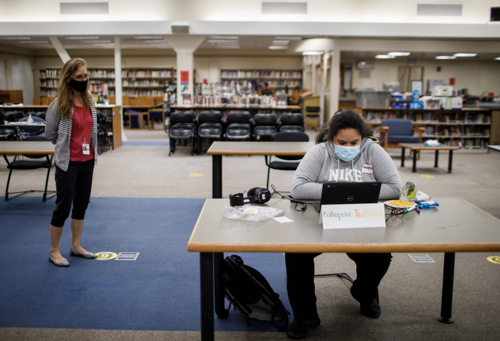 Palo Alto school board approves reopening plans amid growing
teacher, parent outcry 1
