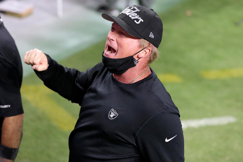 NFL threatening suspensions for maskless sideline
personnel 1
