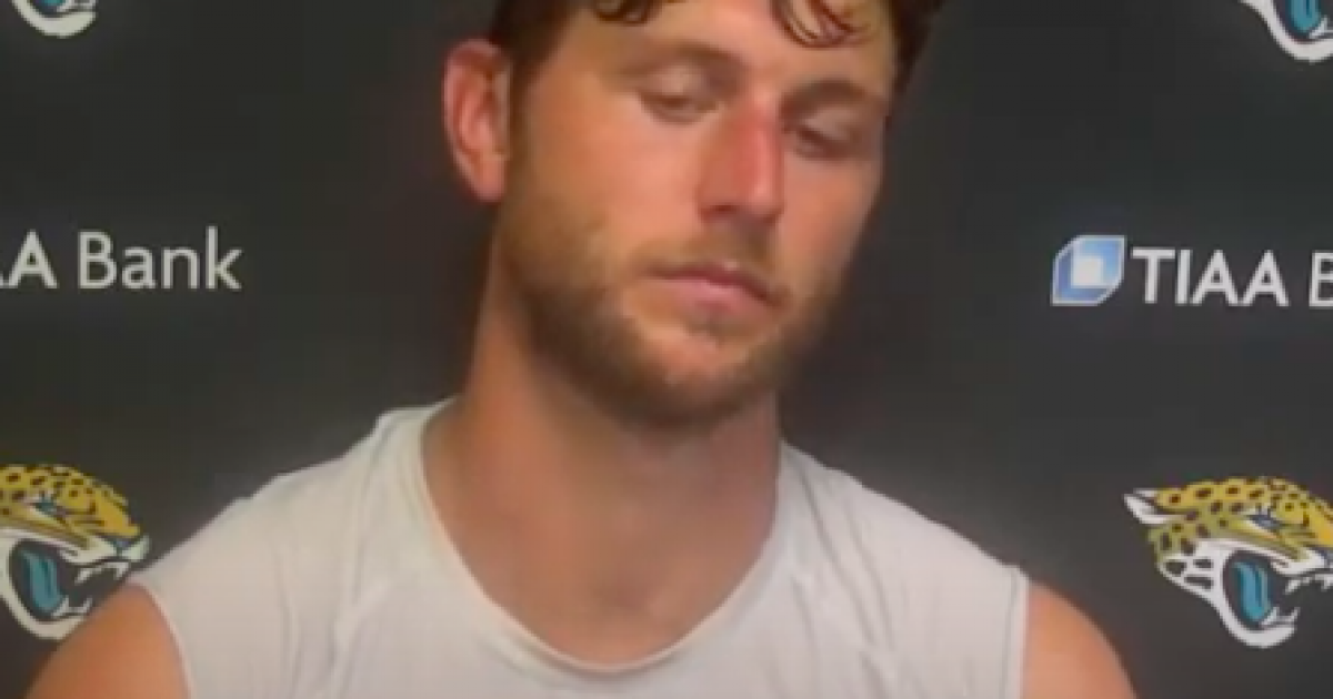Jaguars Tight End Tyler Eifert Honors Slain Police Officer
David Dorn On His Helmet 1