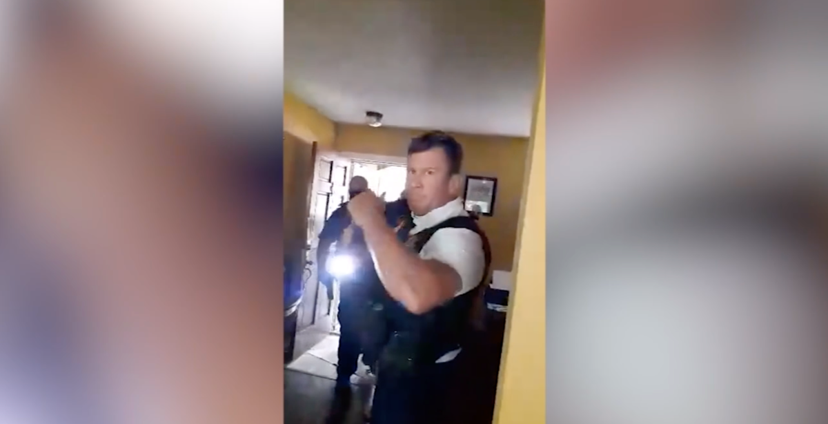 Family frightened as Texas officers break into wrong home to
serve warrant 1