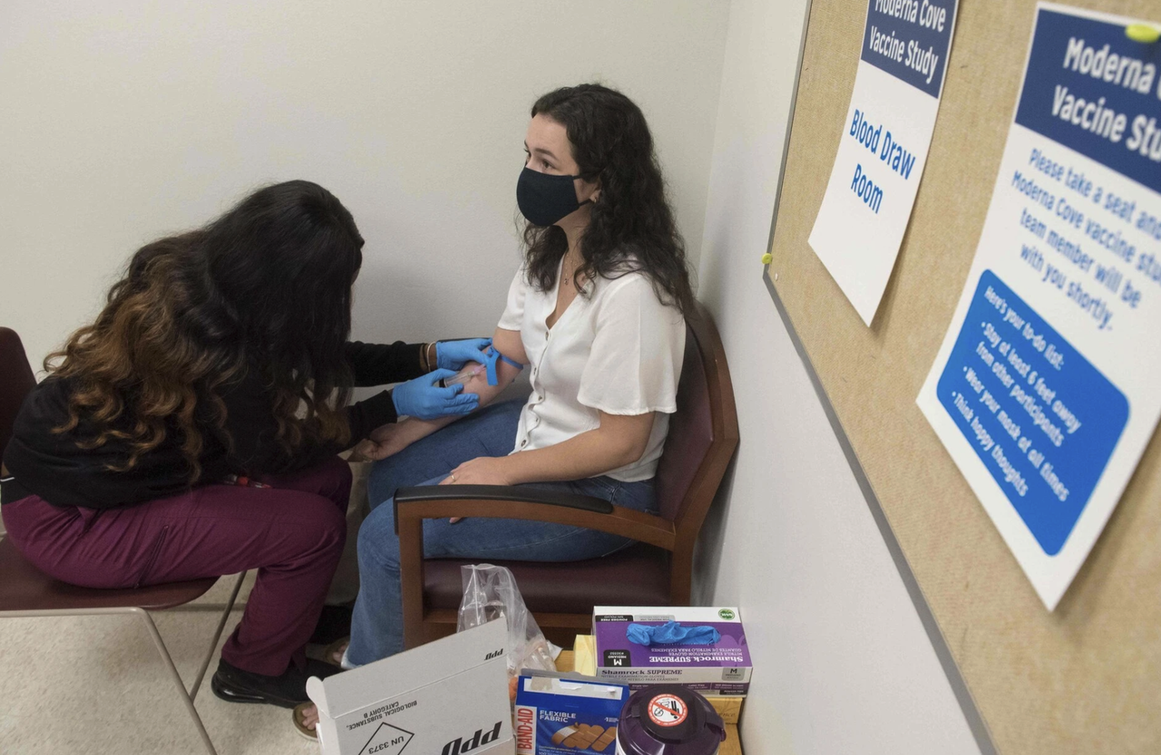 Trump Vaccine Czar Says COVID-19 Vaccine By Election Day
"Very, Very Unlikely" 1