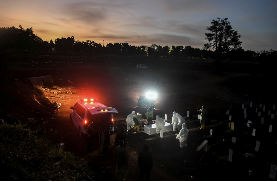 Global COVID-19 Deaths Top 900,000, China Confirms Another
"Reinfected" Patient 1 Global COVID-19 Deaths Top 900,000, China Confirms Another
"Reinfected" Patient 1