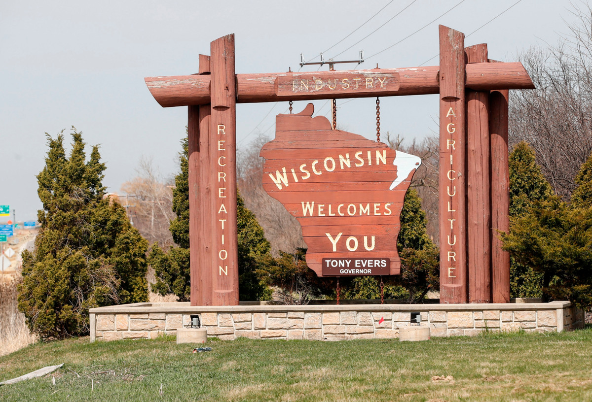 Illinois health officials announce 1,531 new cases of
COVID-19 as Wisconsin rejoins Chicago’s 14-day travel advisory
(LIVE UPDATES) 1